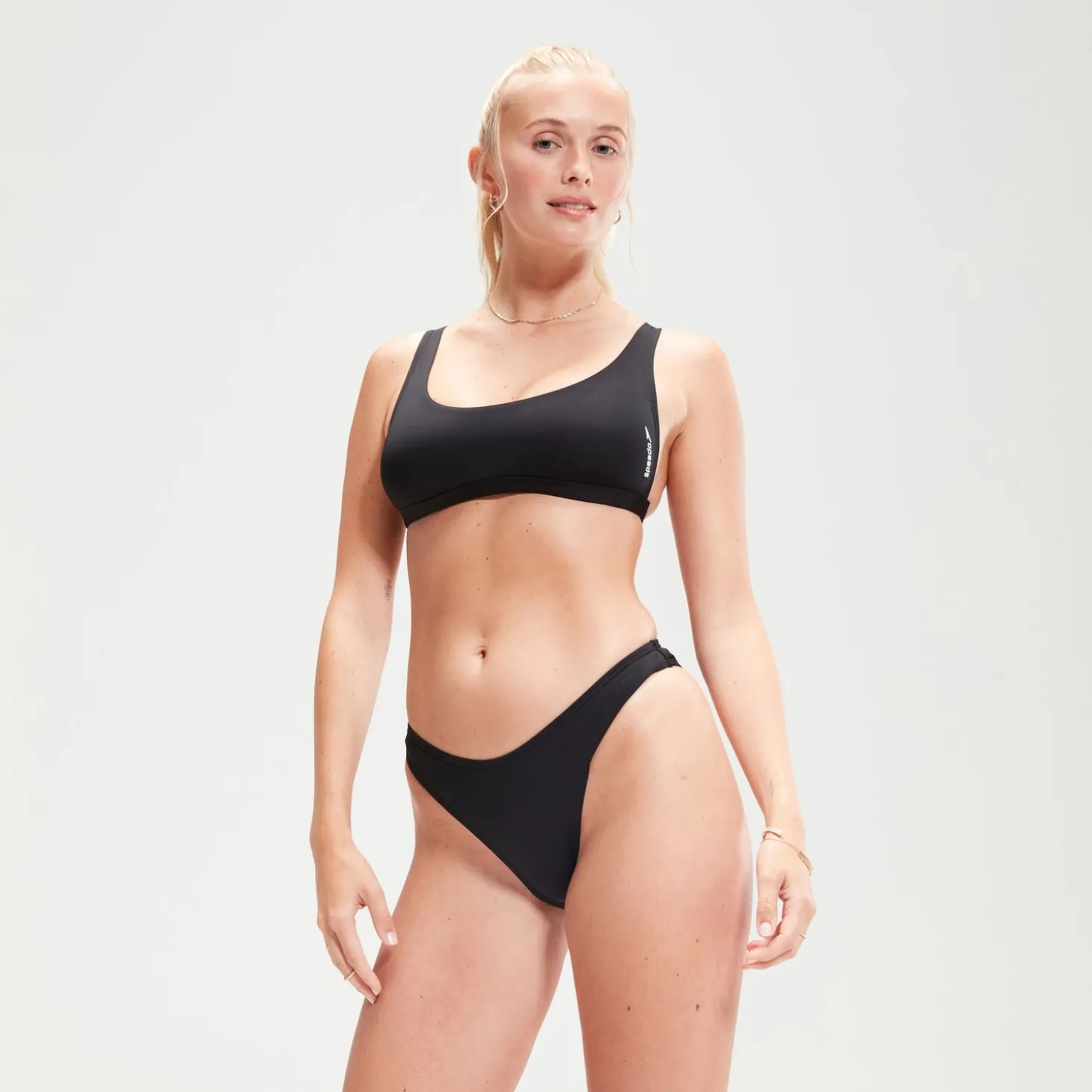 Bas de bikini FLU3NTE coupe en V noir