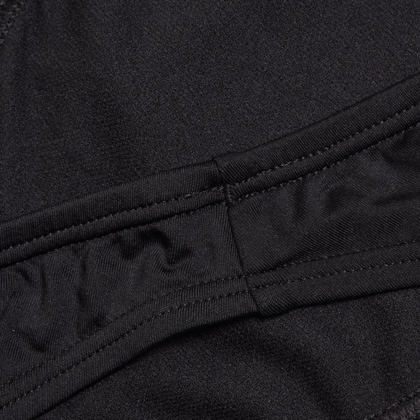 Bas de bikini FLU3NTE coupe en V noir