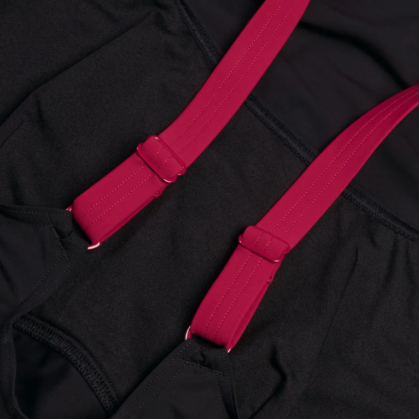 Maillot de bain galbant unique Splice pour Femmes Noir/Magenta brume/Rouge basque