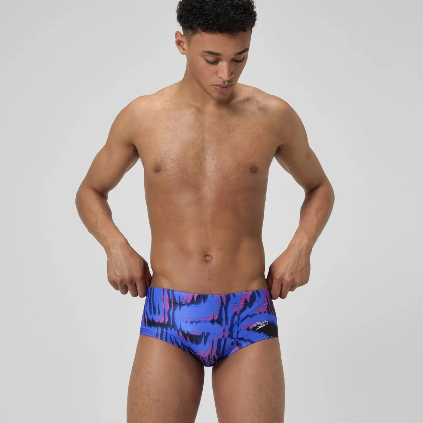 Slip de bain Homme Club Training imprimé 13,5 cm bleu/rose