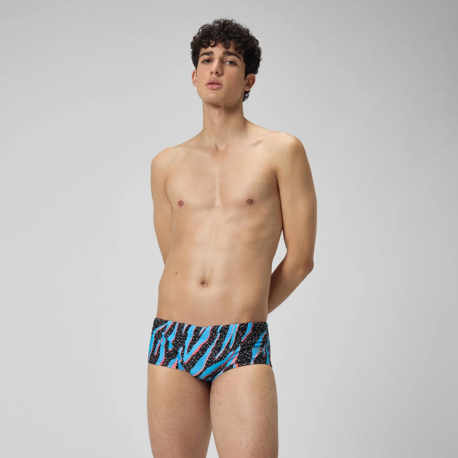 Slip de bain Hommes pour entraînement en club 13,5 cm Allover Noir/Bleu picton/Rouge sirène