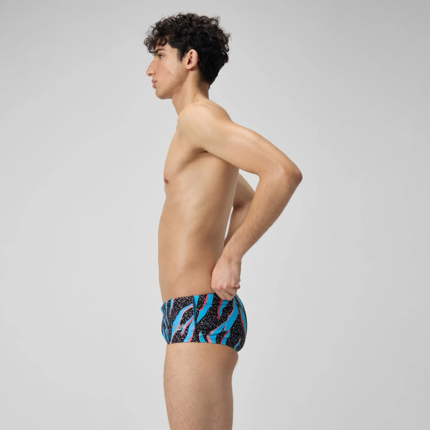 Slip de bain Hommes pour entraînement en club 13,5 cm Allover Noir/Bleu picton/Rouge sirène