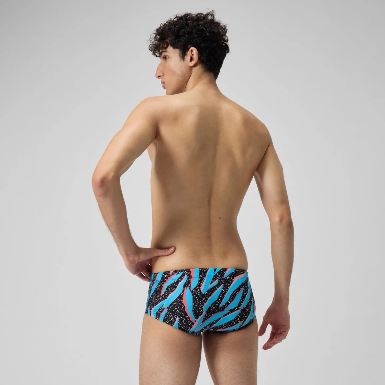 Slip de bain Hommes pour entraînement en club 13,5 cm Allover Noir/Bleu picton/Rouge sirène