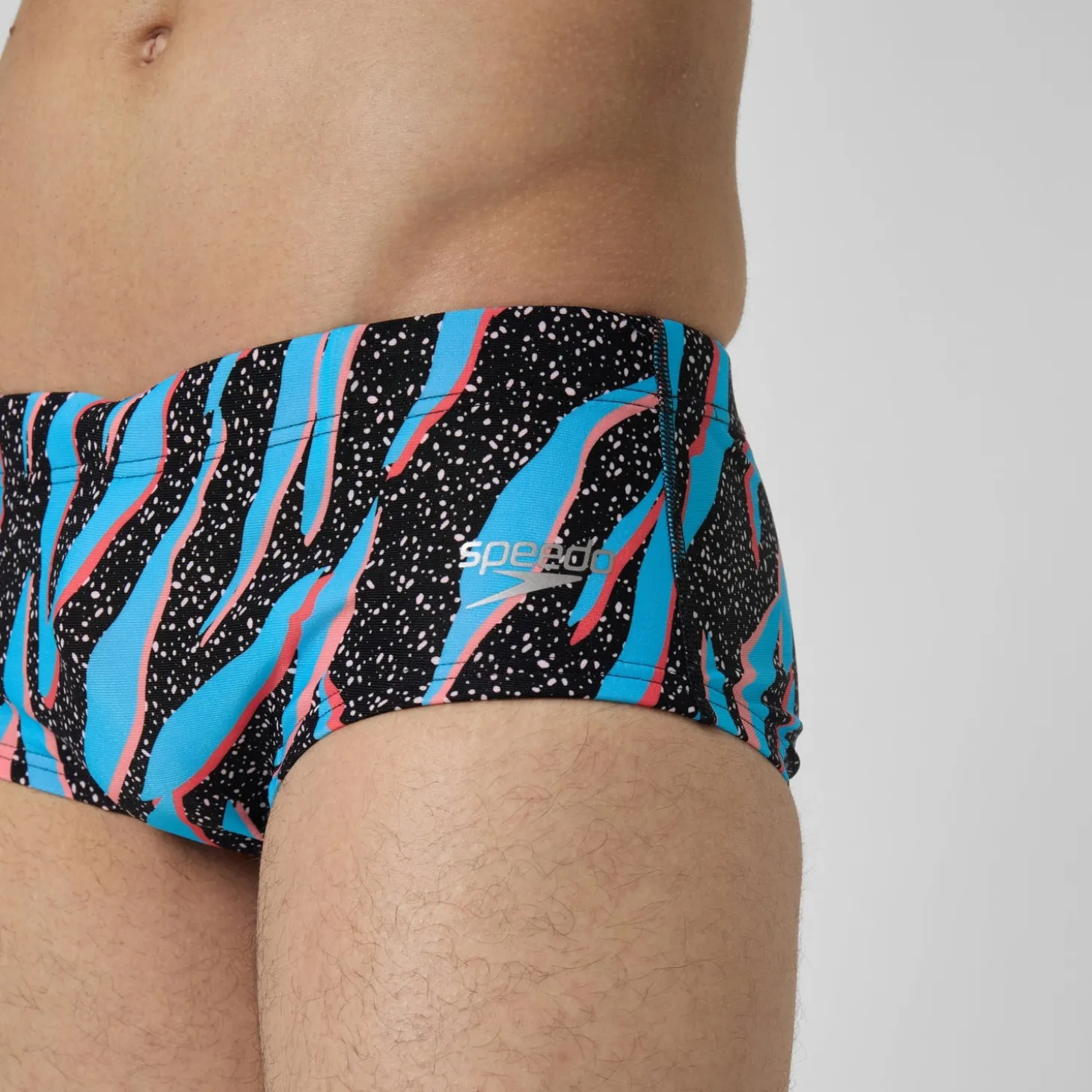 Slip de bain Hommes pour entraînement en club 13,5 cm Allover Noir/Bleu picton/Rouge sirène